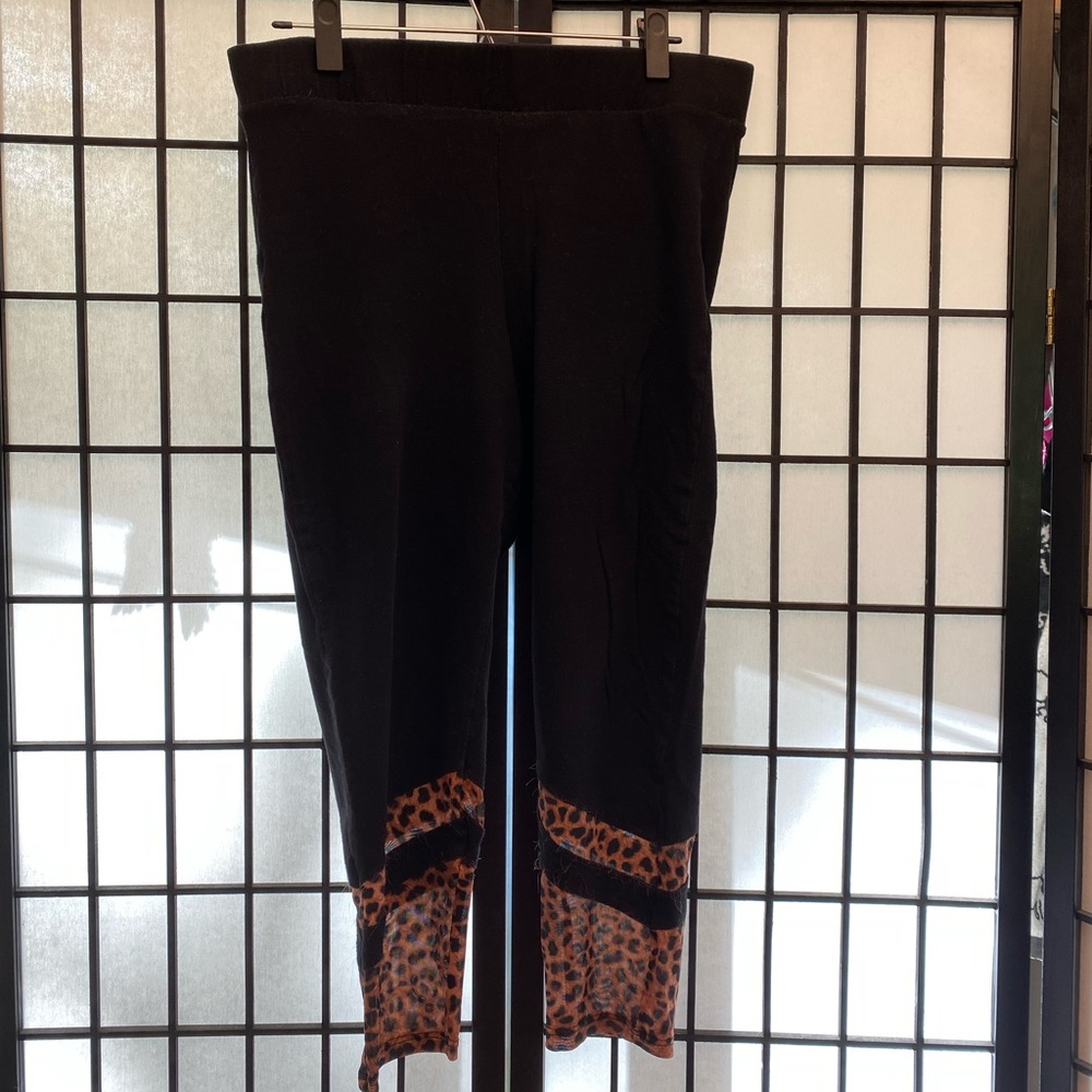 Torrid leggings, size 2
